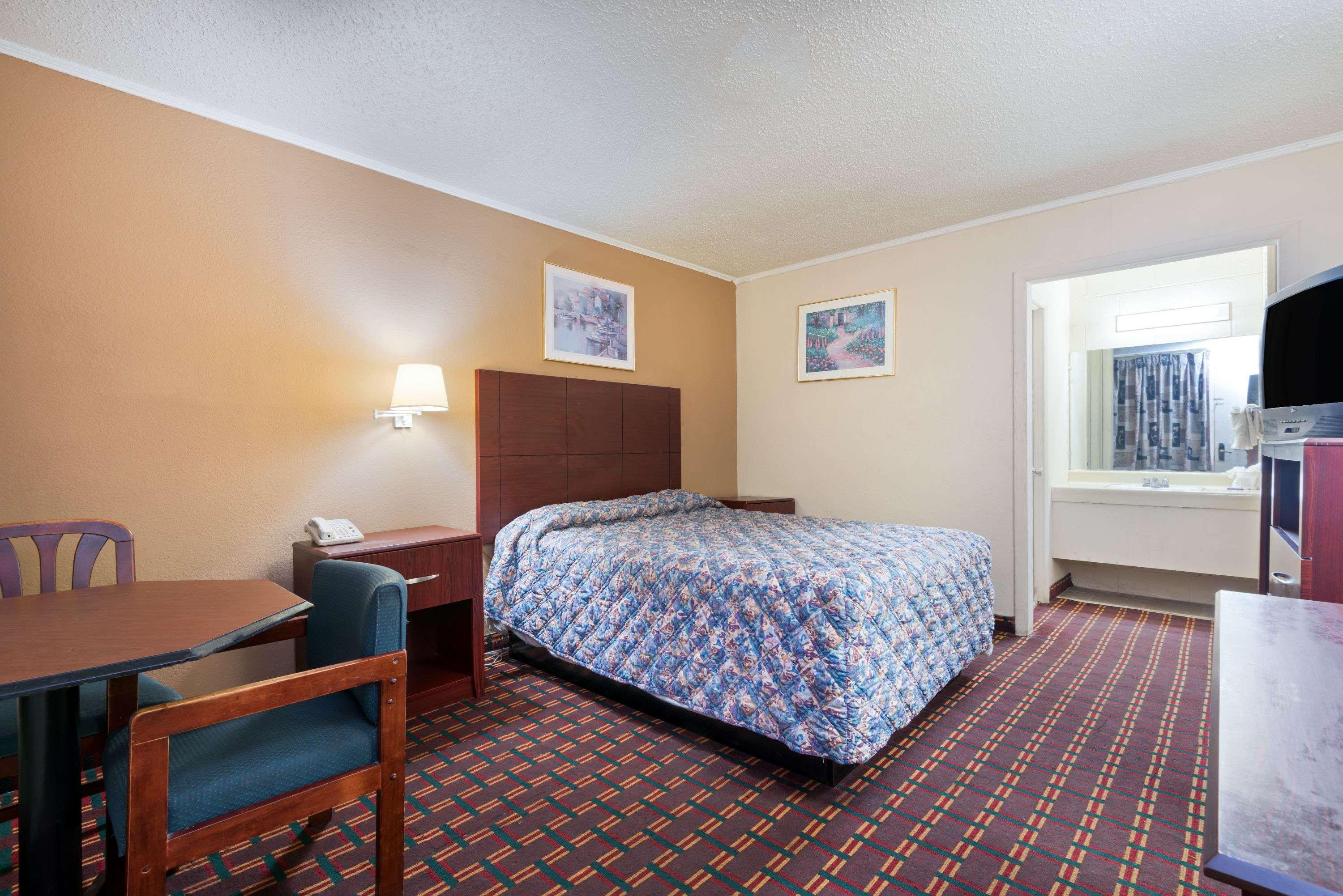 Knights Inn Fayetteville - Fort Bragg Екстер'єр фото