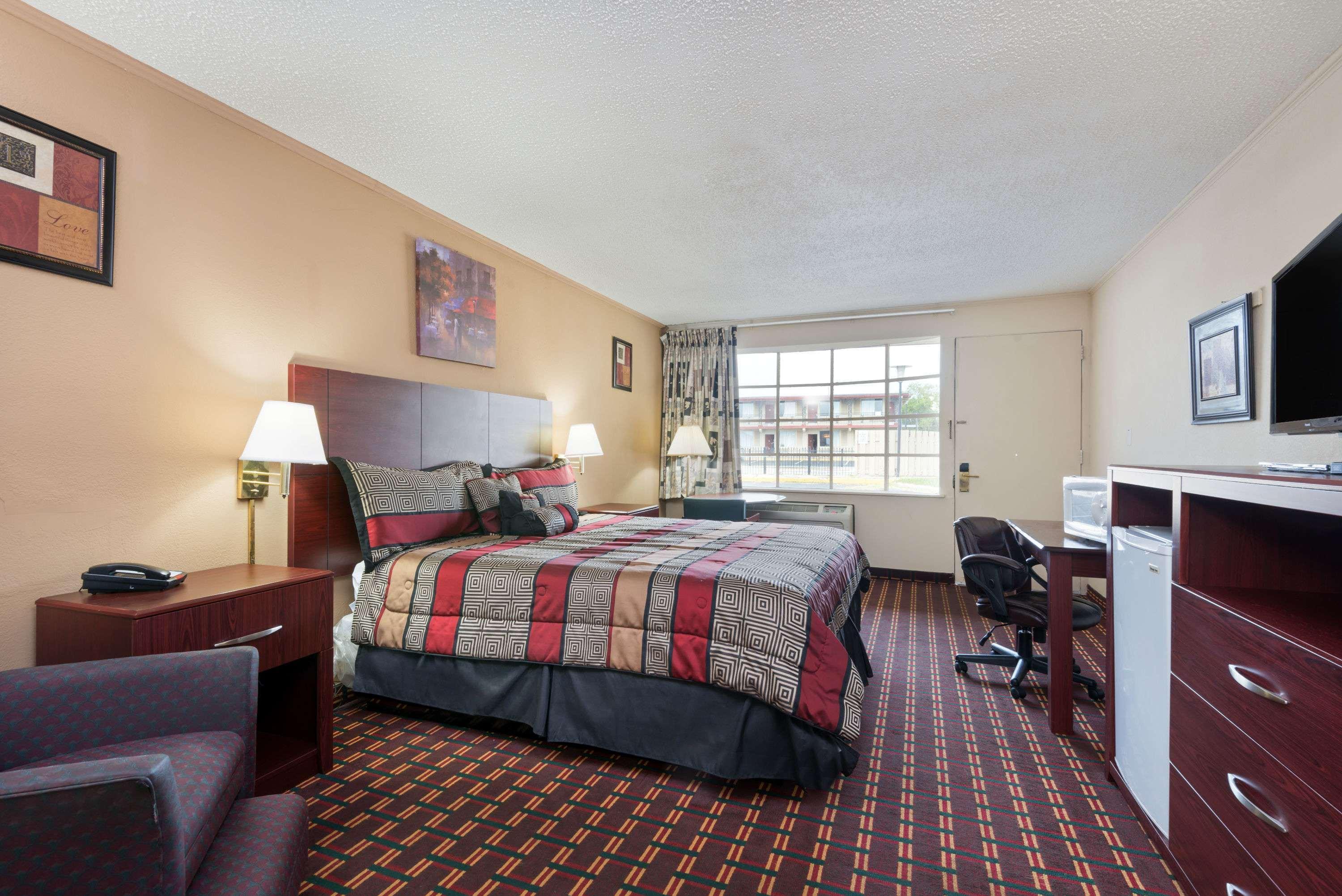 Knights Inn Fayetteville - Fort Bragg Екстер'єр фото