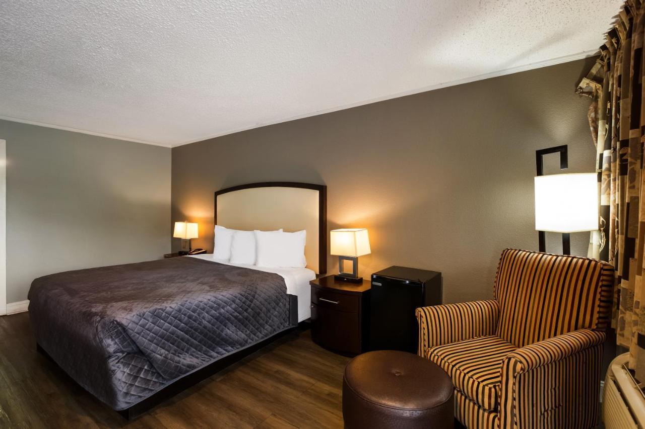 Knights Inn Fayetteville - Fort Bragg Екстер'єр фото