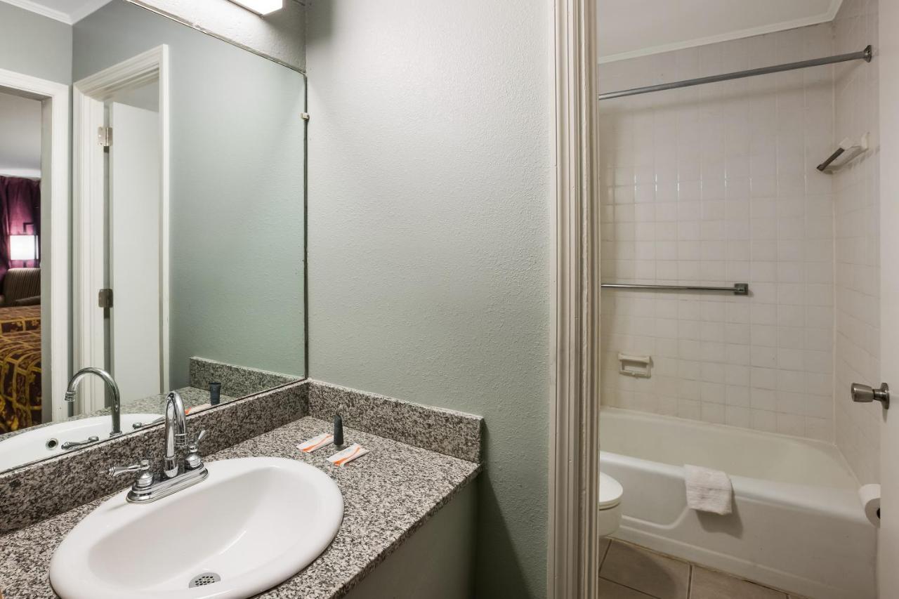 Knights Inn Fayetteville - Fort Bragg Екстер'єр фото